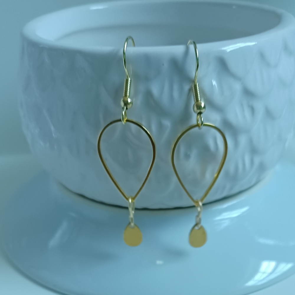 Teardrop shaped earrings